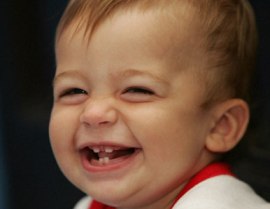 کودکان از چه سنی دندان درمی‌آورند؟