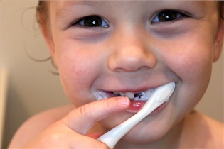 چرا بعضی از کودکان دندان در نمی آورند؟!