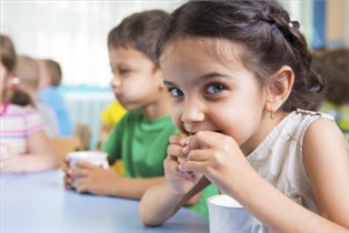 شکل دهی عادات غذایی سالم در کودکان خردسال