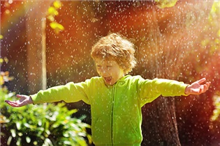 5 بازی با کودکان در روزهای بارانی