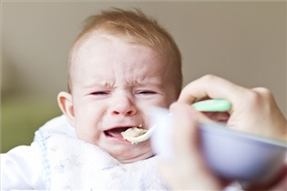 وقتی غذا خوردن کودک تبدیل به جنگ می‌شود!