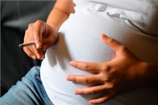 استعمال سیگار در بارداری و تشدید خطر سرطان برای فرزندان دختر