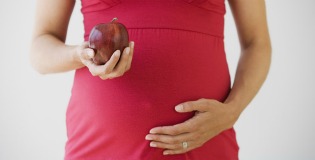 در دوران بارداری سیب بخورید