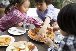  درباره تغذیه کودک 4 ساله خود چه می‌دانید؟