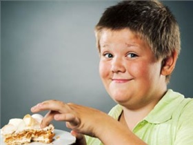 درآمد والدین با چاقی کودکان مرتبط است؟