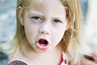 چگونه به کودکم در کنترل «خشم» کمک کنم؟