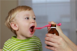 داروی اشتباه به کودک‌تان داده‌اید؟/ با پزشک او تماس بگیرید!