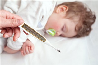 6 راه برای پایین آوردن تب کودک بدون استفاده از دارو