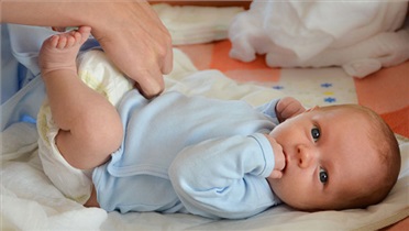 9 گام برای عوض کردن پوشک نوزاد 