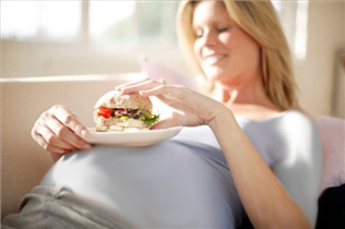8 نکته تغذیه‌ای برای خانم‌های مبتلا به چاقی و دیابت بارداری