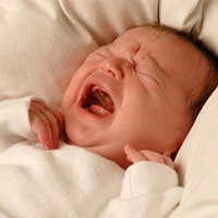 «کولیک» دردی که نوزادان سه ماه می‌کشند 