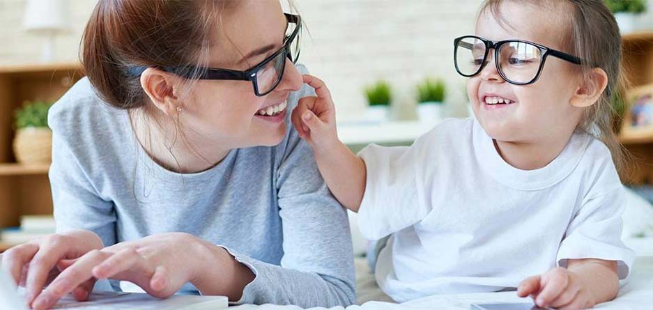 چگونه فرزندم را به استفاده از عینک تشویق کنم؟