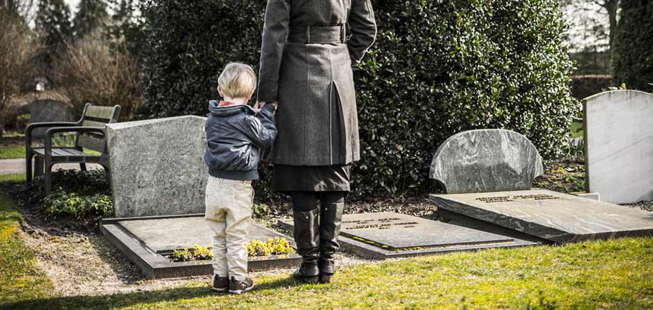  آیا کودکانمان را به مراسم خاکسپاری ببریم؟