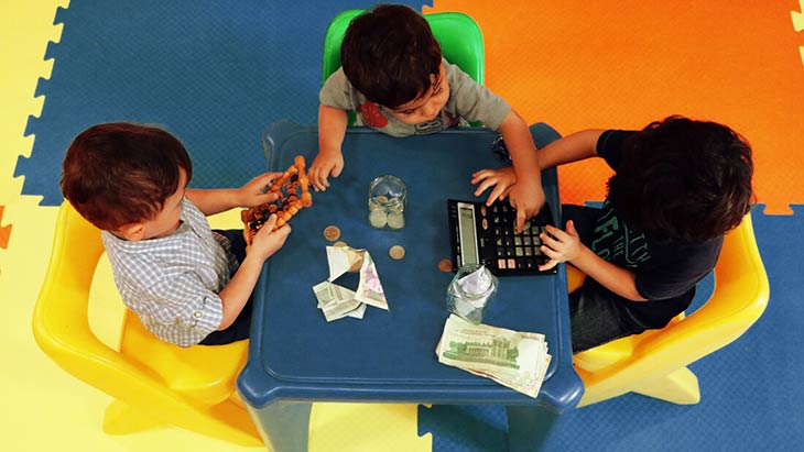 اهمیت سواد مالی کودکان (پول توجیبی و آموزش پس‌انداز)