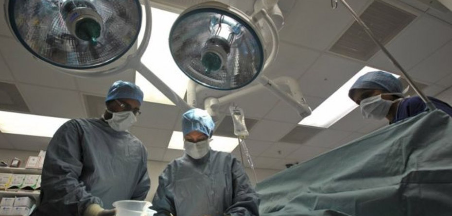 جراحی ستون فقرات دو جنین در رحم