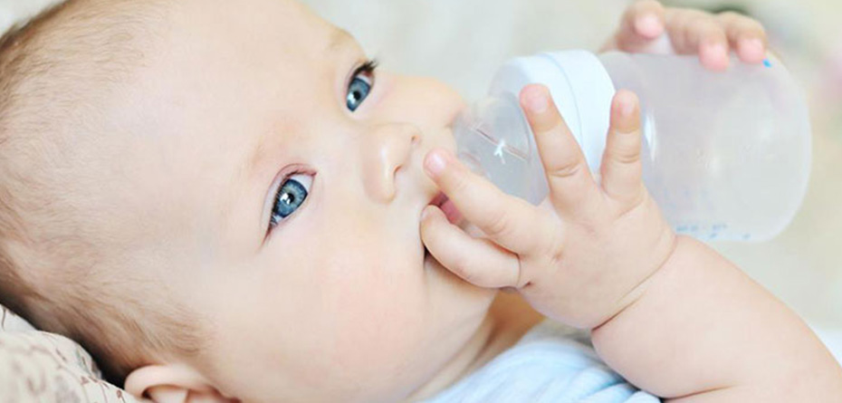 آب دادن به نوزاد خطرناک است؟