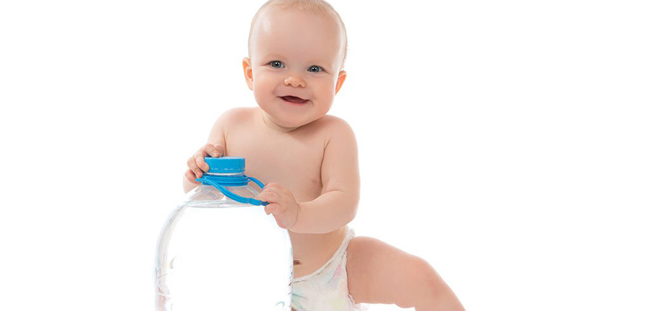 از چه زمانی نوشاندن آب به نوزاد توصیه می شود؟