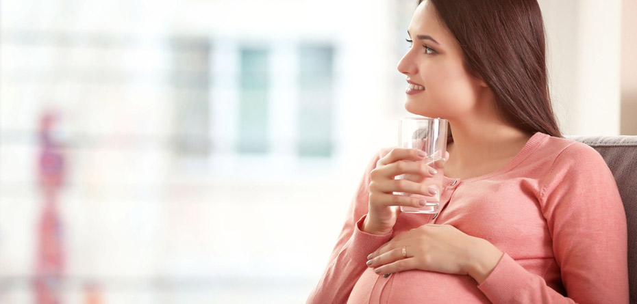اهمیت مصرف آب در دوران بارداری