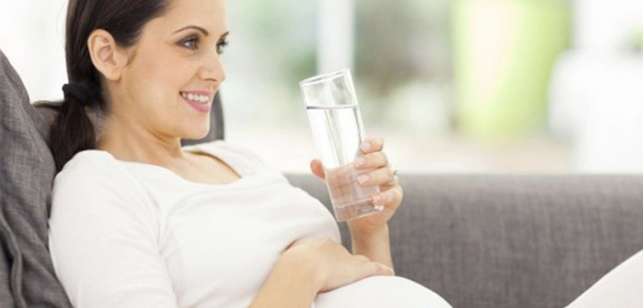 باردارید؟ بیشتر آب بنوشید!