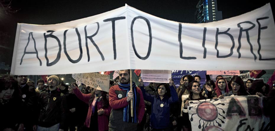 تظاهرات مخالفان سقط جنین مقابل کاخ ریاست جمهوری شیلی 