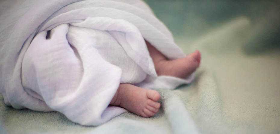 سارا نوزاد تازه متولد شده در محاصره سیل