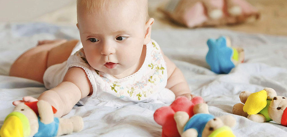 بازی و اسباب بازی برای کودک سه ماهه